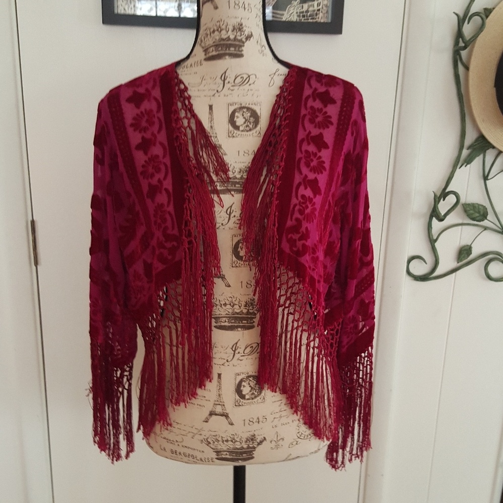 Burn out velvet fringe shrug